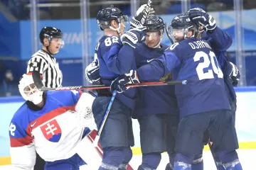 Radost finských hokejistů v duelu se Slovenskem