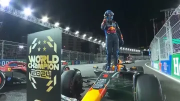 Verstappenovi stačilo v Las Vegas páté místo k zisku titulu