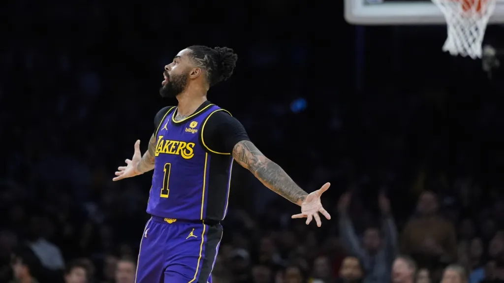 Rozehrávač D'Angelo Russell překonal klubový rekord v trojkách