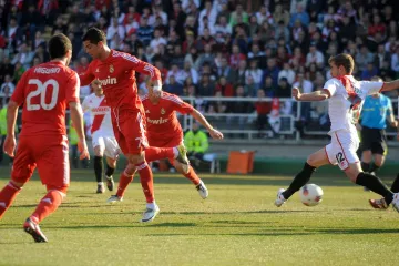 Ronaldo střílí gól patičkou