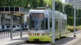Tramvaj ozdobená chorvatskými a českými vlajkami