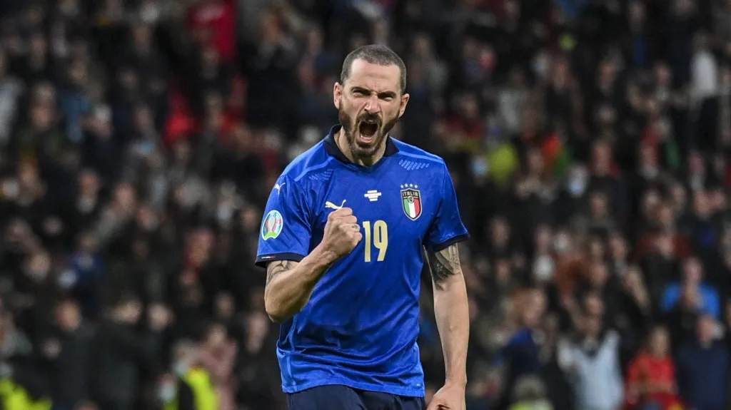 Ital Leonardo Bonucci po proměněné penaltě v semifinále ME
