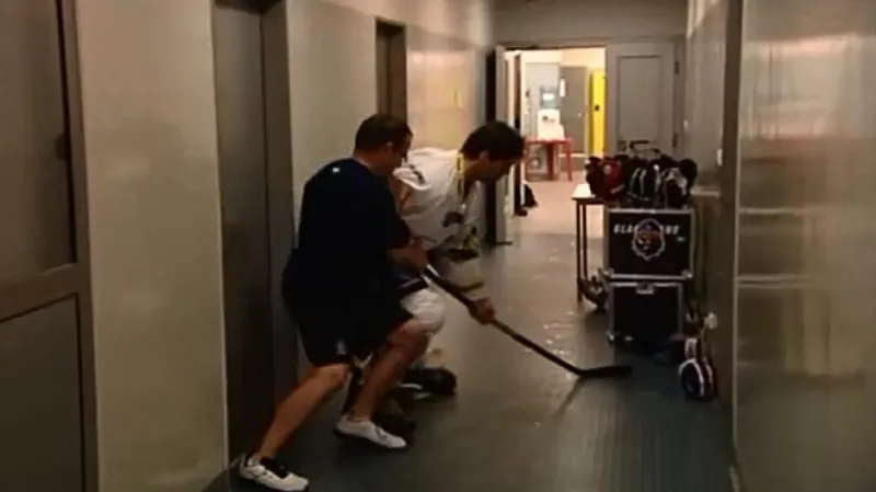 Rozcvička Jágra během utkání