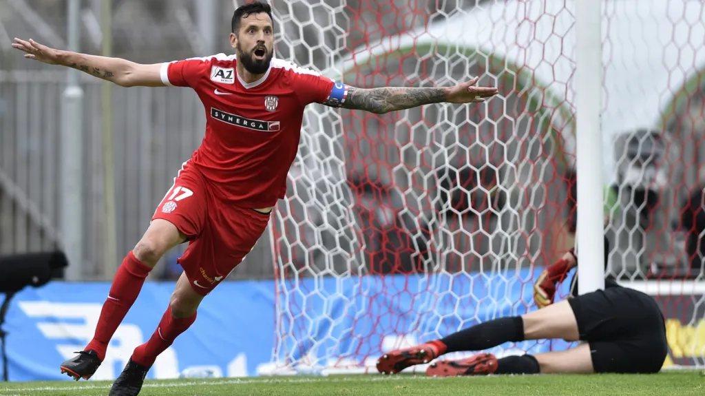 Lukáš Magera se raduje z branky