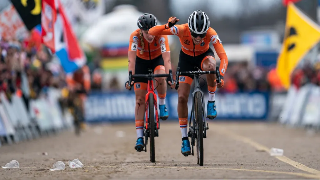 Alvaradová poráží ve spurtu na MS Worstovou