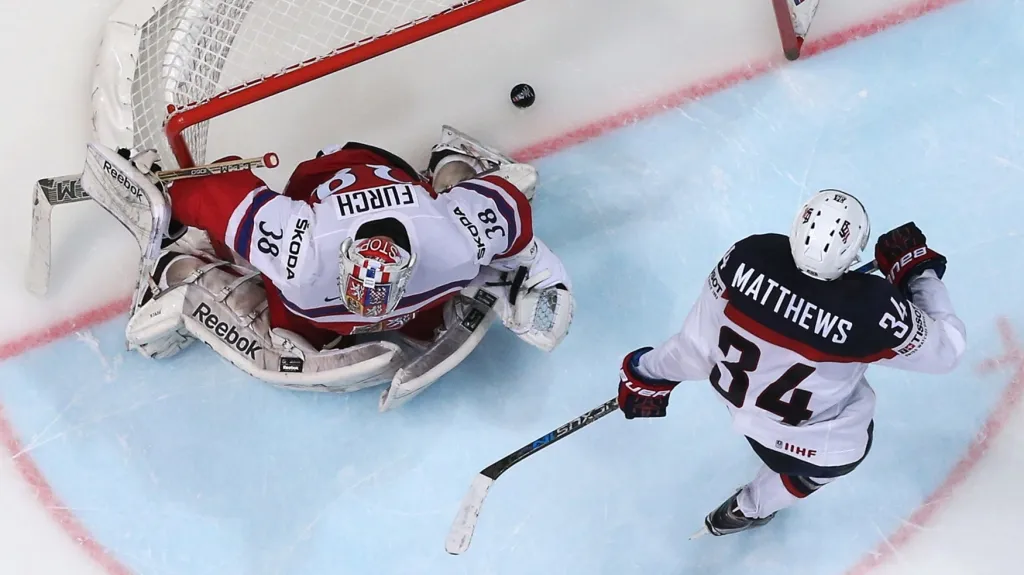 Auston Matthews překonává Dominika Furcha