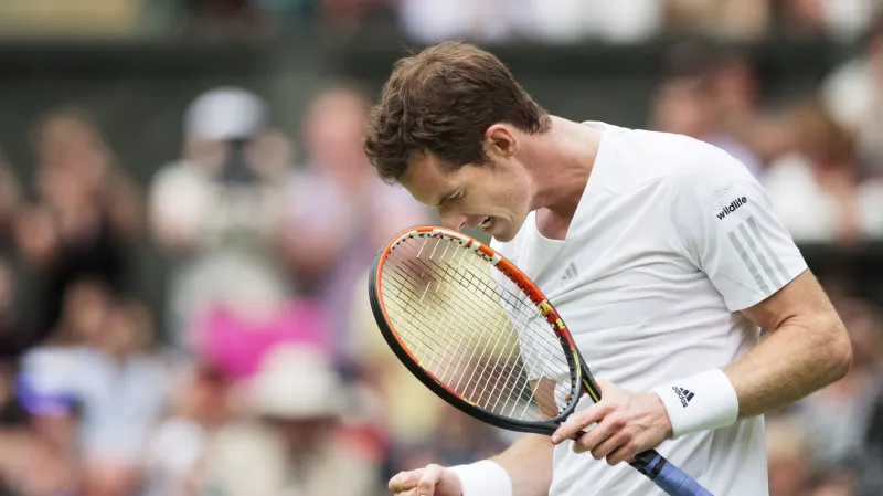 Slavící Andy Murray