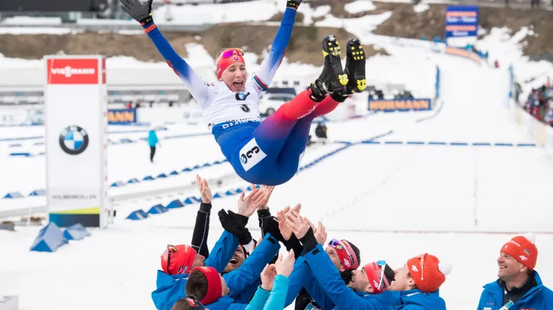 Slovenka Anastasia Kuzminová s týmem po posledním závodu kariéry v Oslu