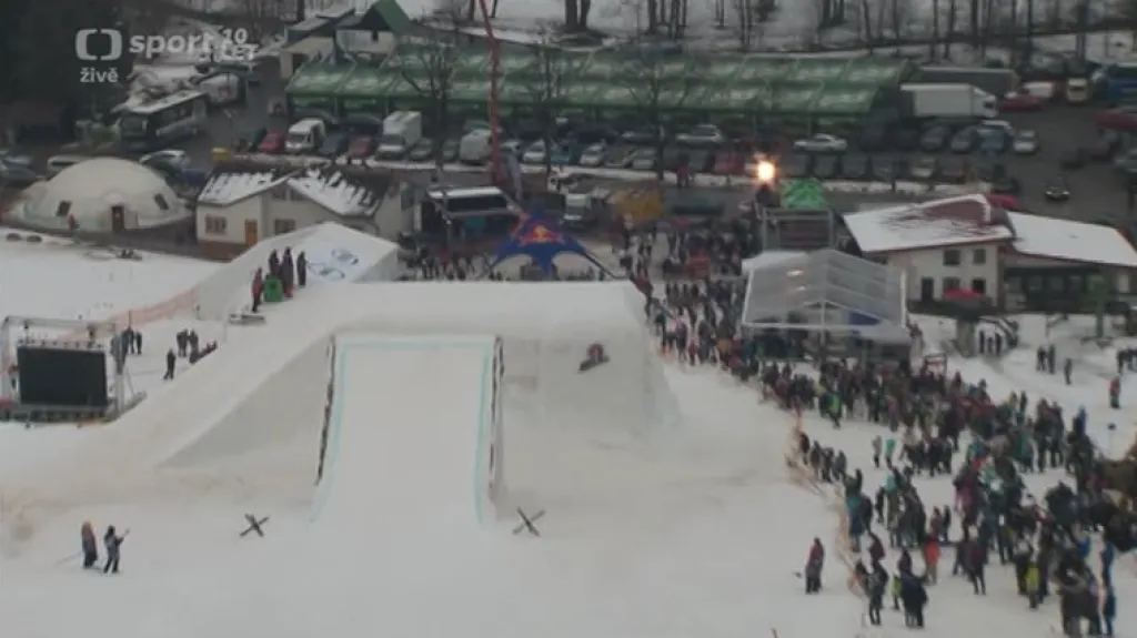 V Deštném se představila freestylová elita na obřím skokánku