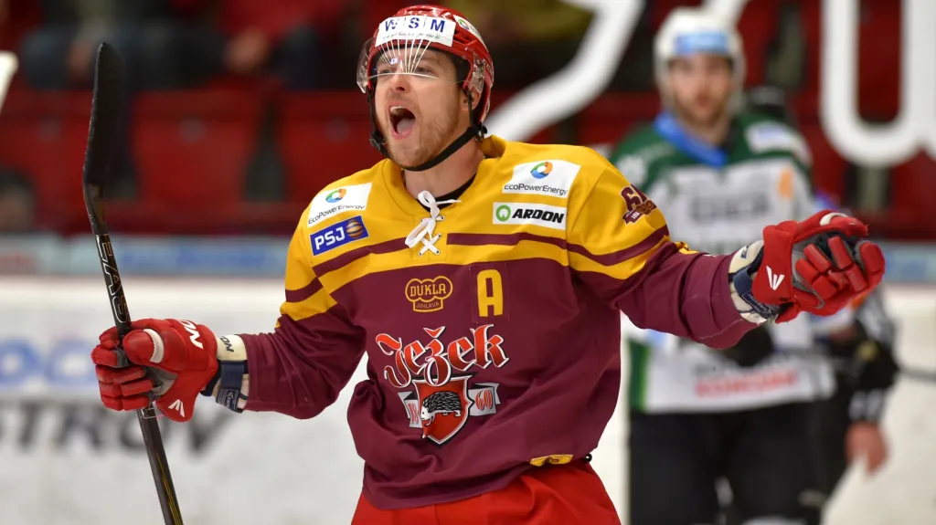 Jihlavský Michal Důras se raduje z gólu