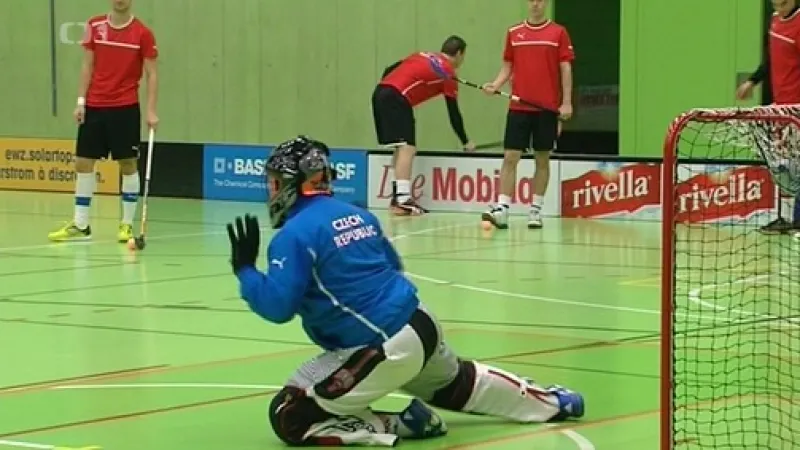 Kameraman ČT si vyzkoušel trénink s florbalovou reprezentací