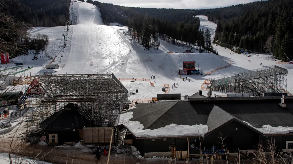 Přípravy na závod Světového poháru v alpském lyžování ve Špindlerově Mlýně