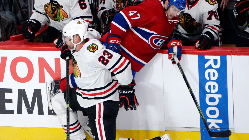 Jan Hejda (vlevo) v dresu Chicaga