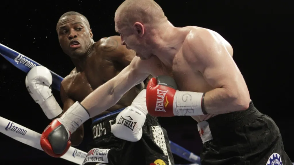 Lukáš Konečný zkouší útočit v posledním utkání kariéry proti Peterovi Quillinovi