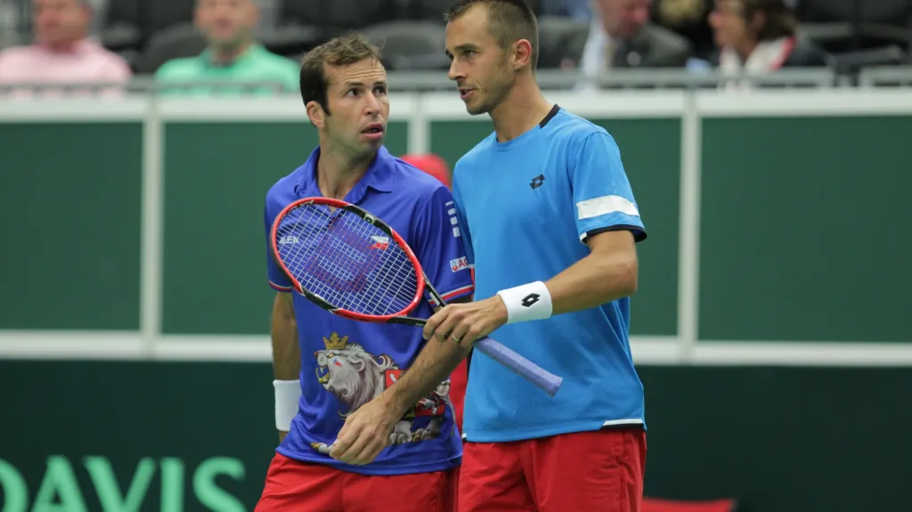 Radek Štěpánek s Lukášem Rosolem v zápase Davis Cupu