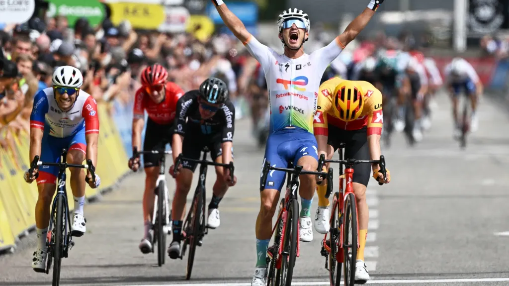 Alexis Vuillermoz se raduje z etapového vítězství