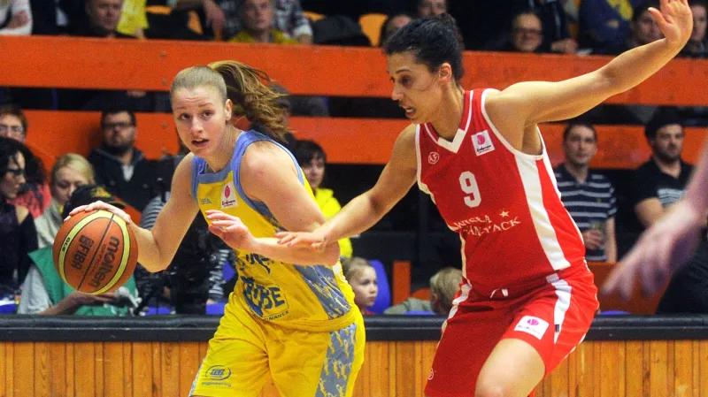 Kateřina Elhotová v zápase s Wislou