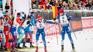 Ondřej Moravec předává štafetu Jaroslavu Soukupovi