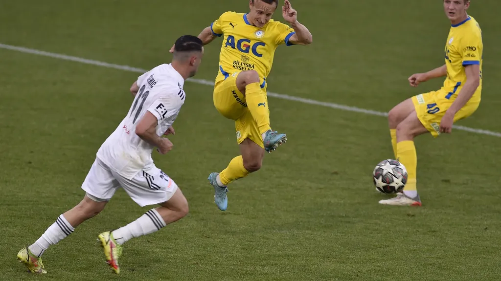 Alois Hyčka v utkání s Karvinou