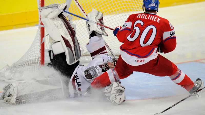 Tomáš Rolinek dává gól v oslabení proti Lotyšsku