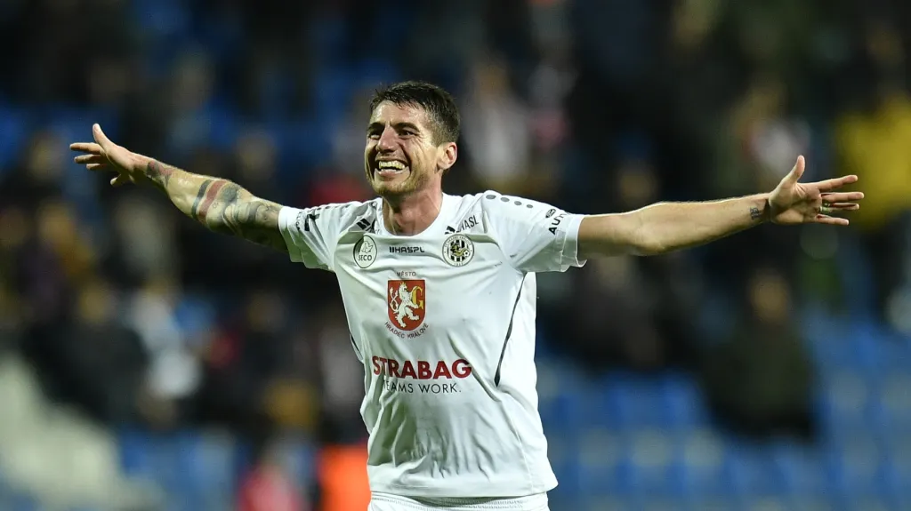 Michal Leibl oslavuje výhru Hradce nad Slavií