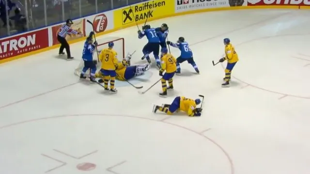 Gól v utkání Finsko – Švédsko: Anttila – 4:4 (59. min.)