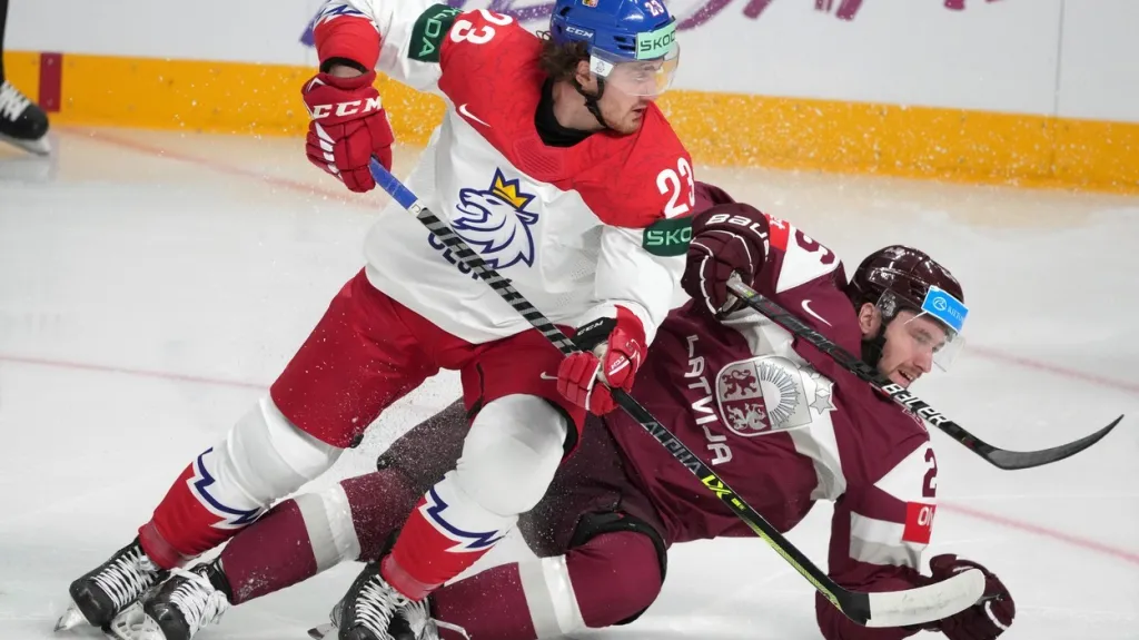 Lukáš Sedlák v utkání s Lotyšskem