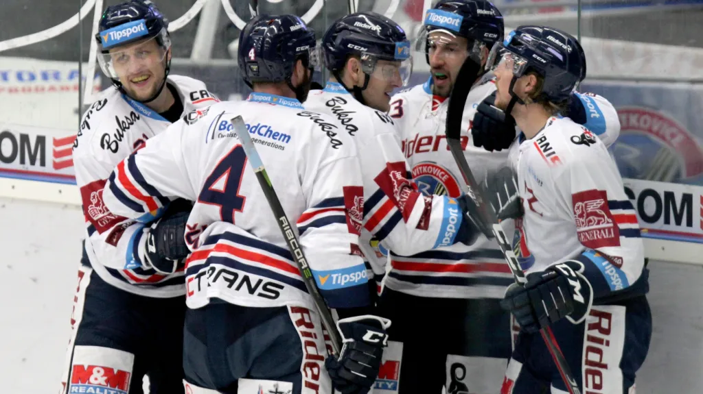 Radující se hokejisté Vítkovic