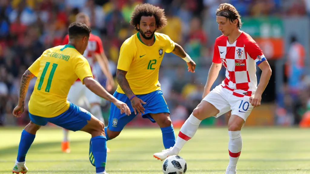 Luka Modrič (vpravo) v utkání proti Brazílii