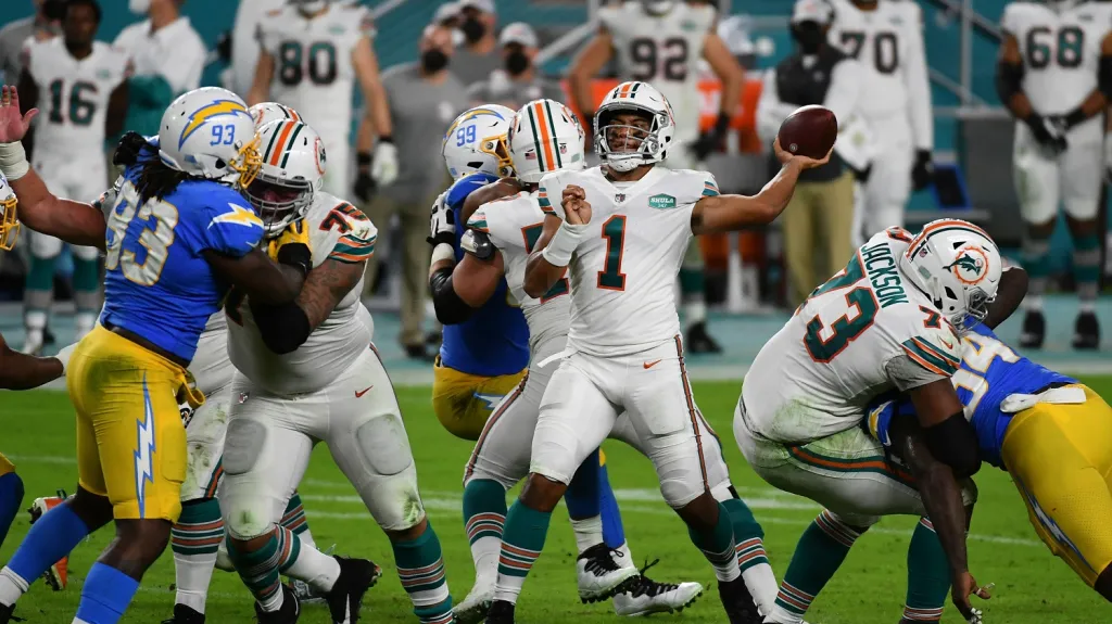 Quarterback Miami Tua Tagovailoa v akci