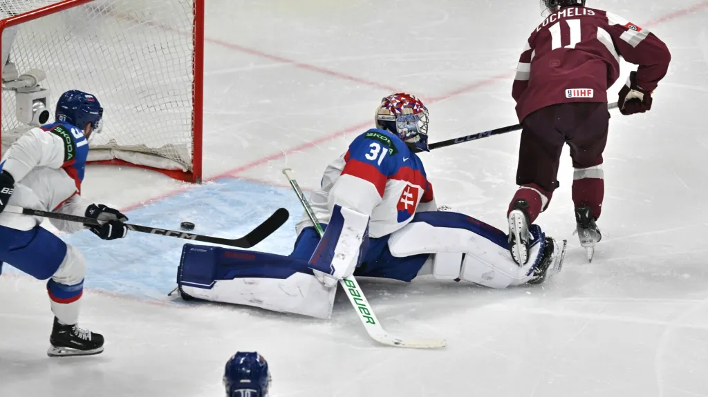 Dans Ločmelis střílí vítězný gól proti Slovensku