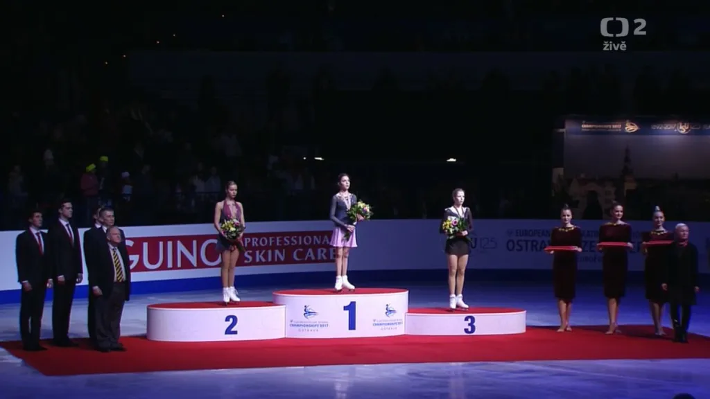 Medailový ceremoniál po závodu krasobruslařek