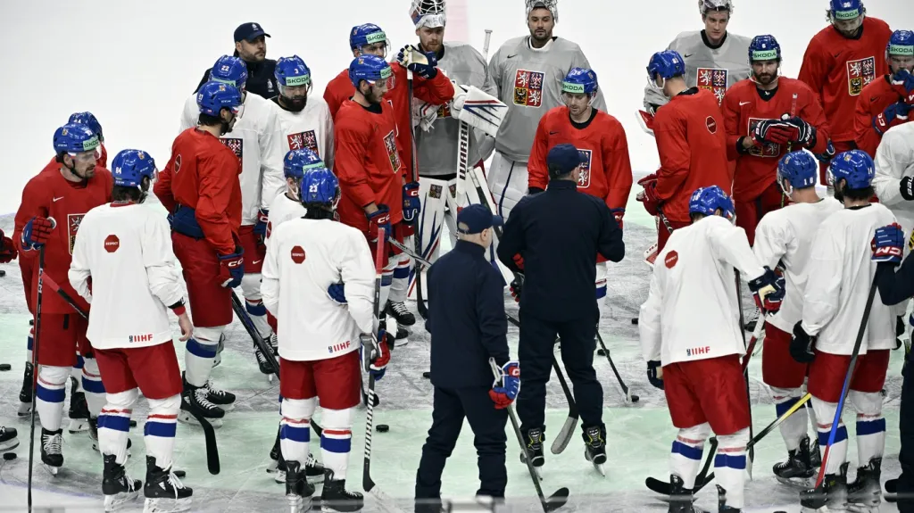 Čeští hokejisté na středečním tréninku