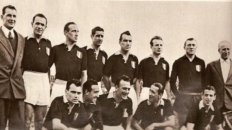 AC Turín na historickém snímku