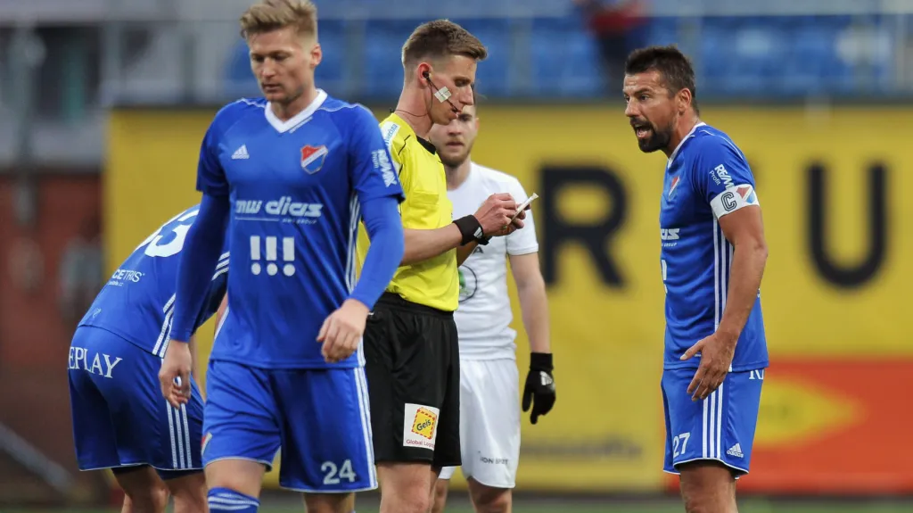 Milan Baroš v utkání s Mladou Boleslaví