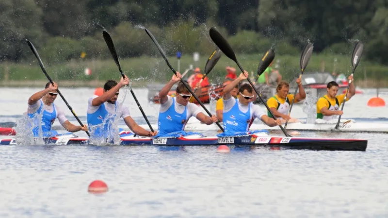 Český čtyřkajak ve složení (zprava) Daniel Havel, Lukáš Trefil, Josef Dostál a Jan Štěrba obhájil titul na olympijském kilometru