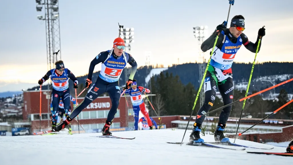 Štafetový závod biatlonistů