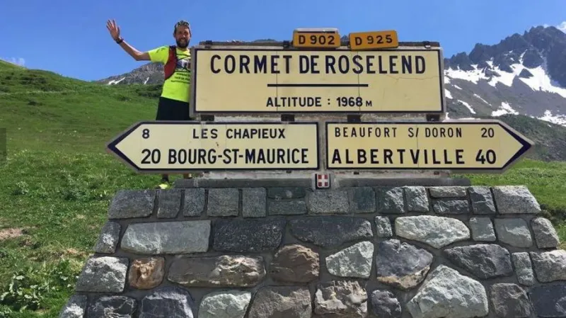 Peter Thompson běží Tour de France