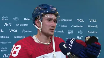 Martin Nečas, Lukáš Sedlák a David Pastrňák po utkání s Kanadou