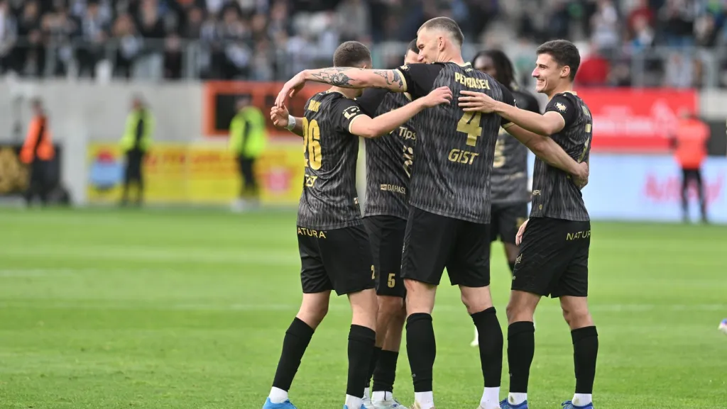 Radost fotbalistů Hradce Králové v utkání se Slavií