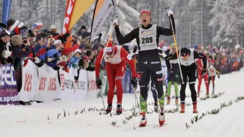 Švéd Svärd doráží jako první do cíle