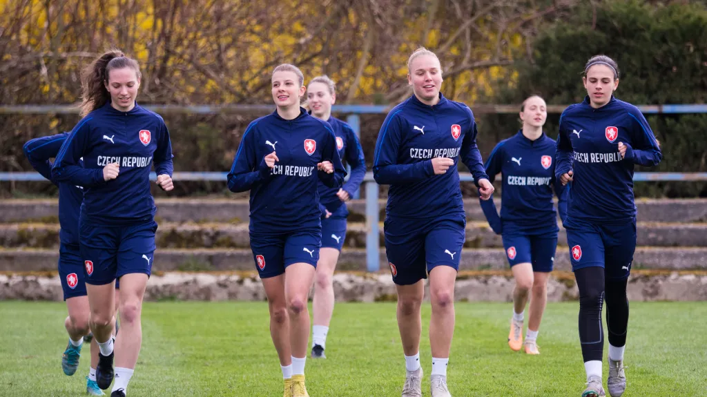 České reprezentantky do 19 let před kvalifikací na ME