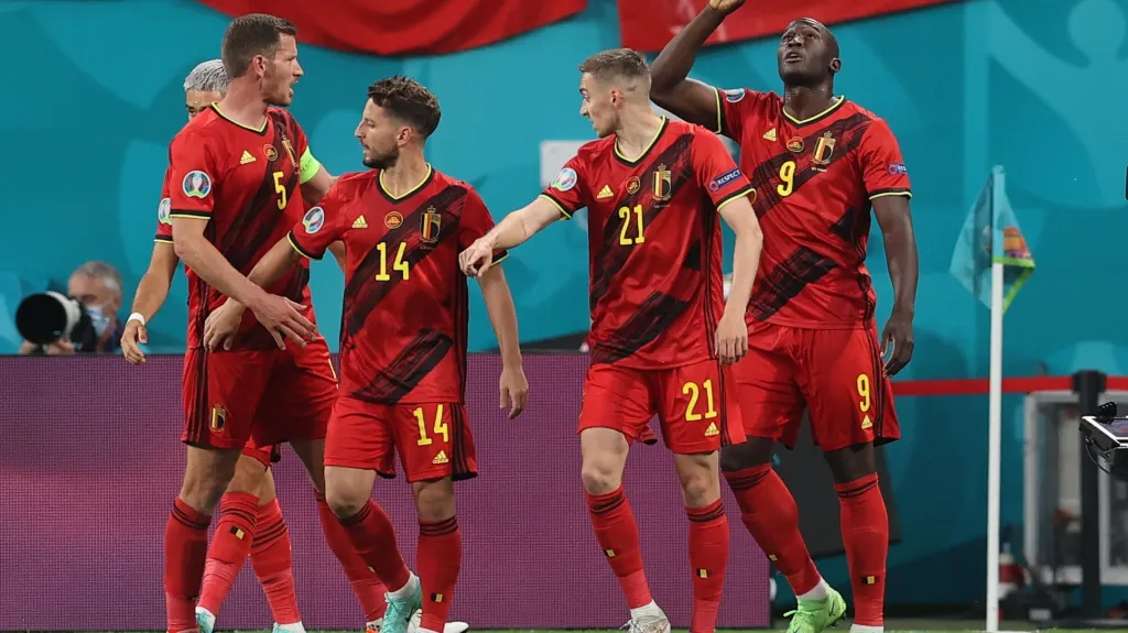 Fotbalisté Belgie oslavují gól na ME