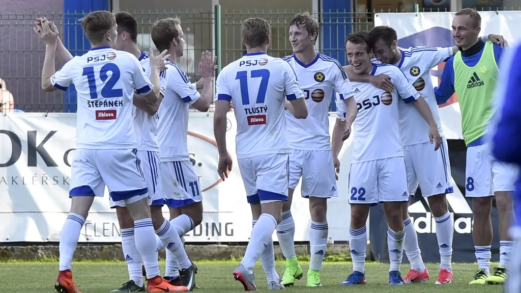 Slavící fotbalisté Jihlavy