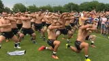 Novozélanďané předvedli v Praze tradiční tanec haka