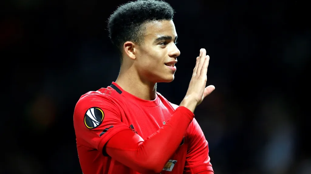 Mason Greenwood se raduje z gólu v síti Astany