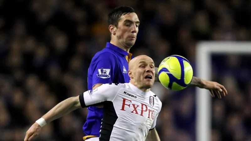 Andrew Johnson (Fulham) a Shane Duffy (Everton)