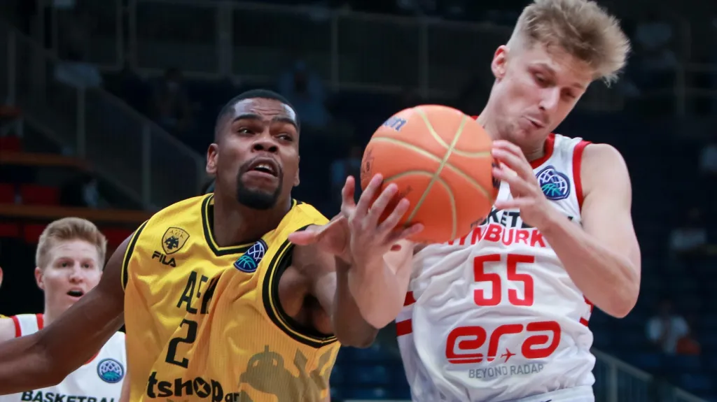 Luka Rupnik z Nymburku v utkání Ligy mistrů