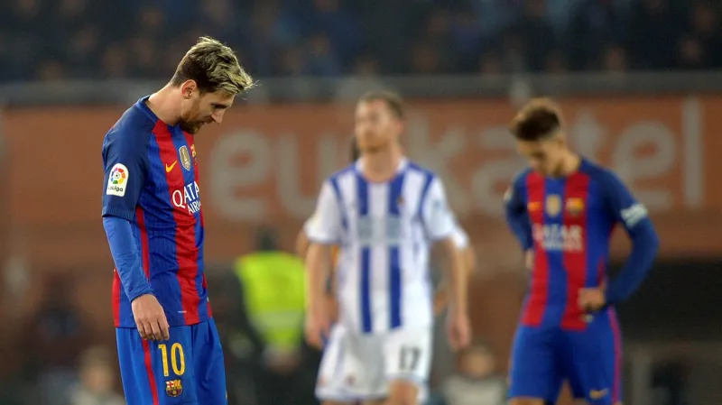 Zklamaný Lionel Messi z Barcelony v utkání se San Sebastianem