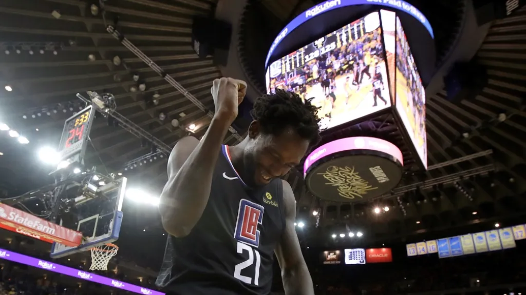 Patrick Beverley z Los Angeles Clippers se raduje z vítězství